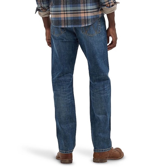 Wrangler peak comfort relaxed boot Men's Classic Blue Straight Jeans size 36x32 - Picture 3 of 15